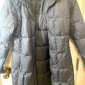 NORTHFACE womens medium long puffy coat 🧥